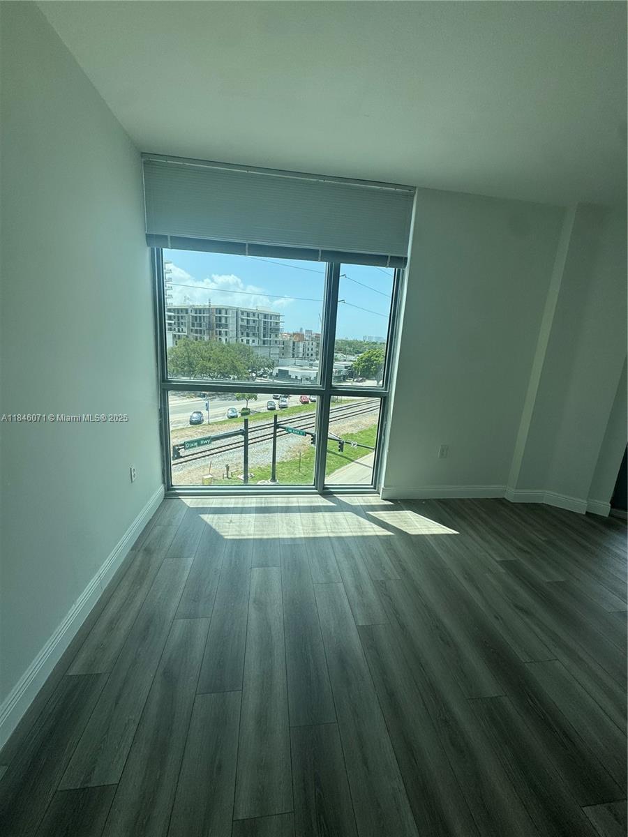 HOLLYWOOD STATION RES CON - Residential Lease