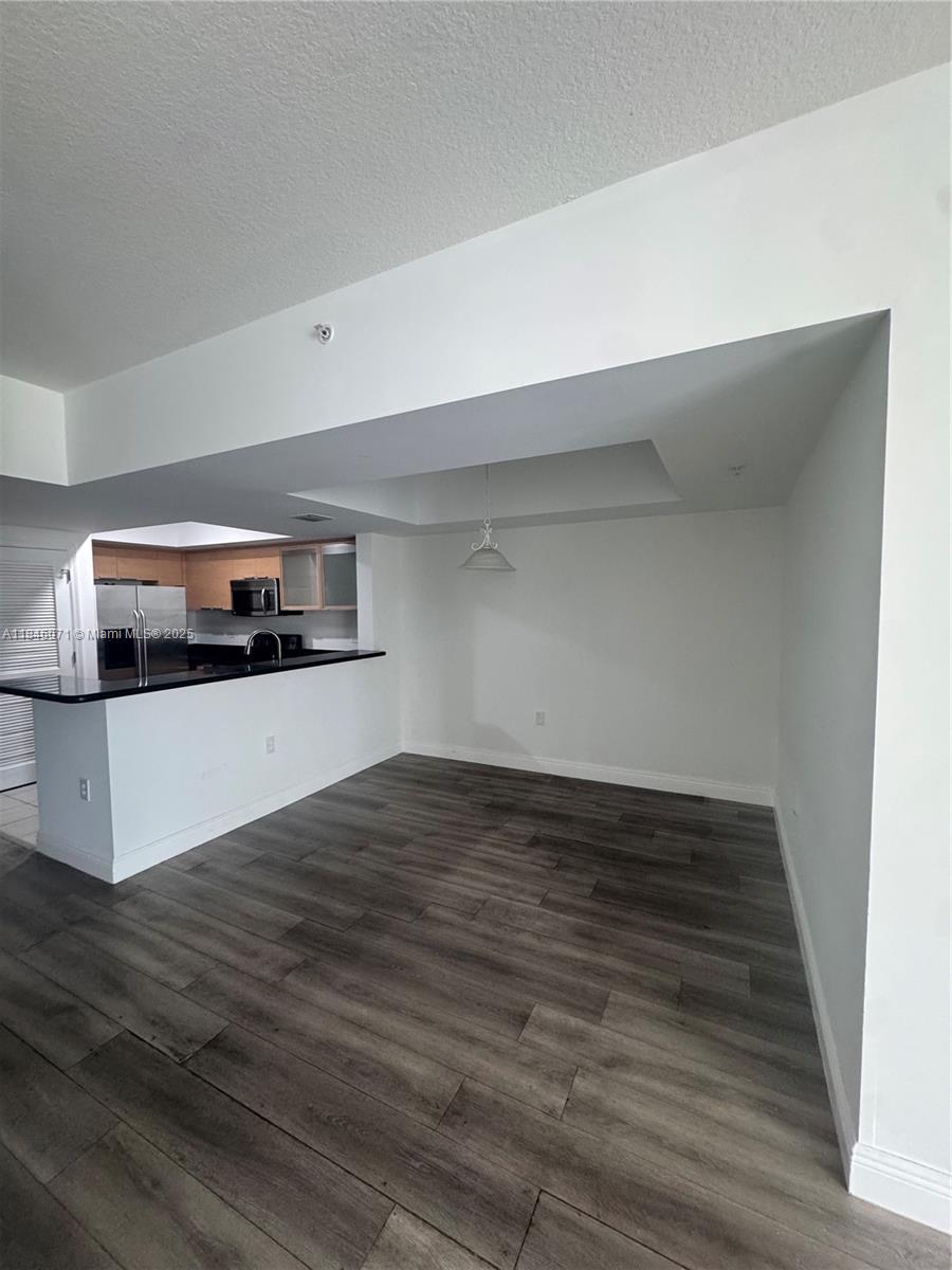 HOLLYWOOD STATION RES CON - Residential Lease