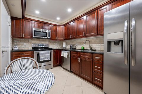 Condominium in Hollywood FL 4001 Ocean Dr 6.jpg