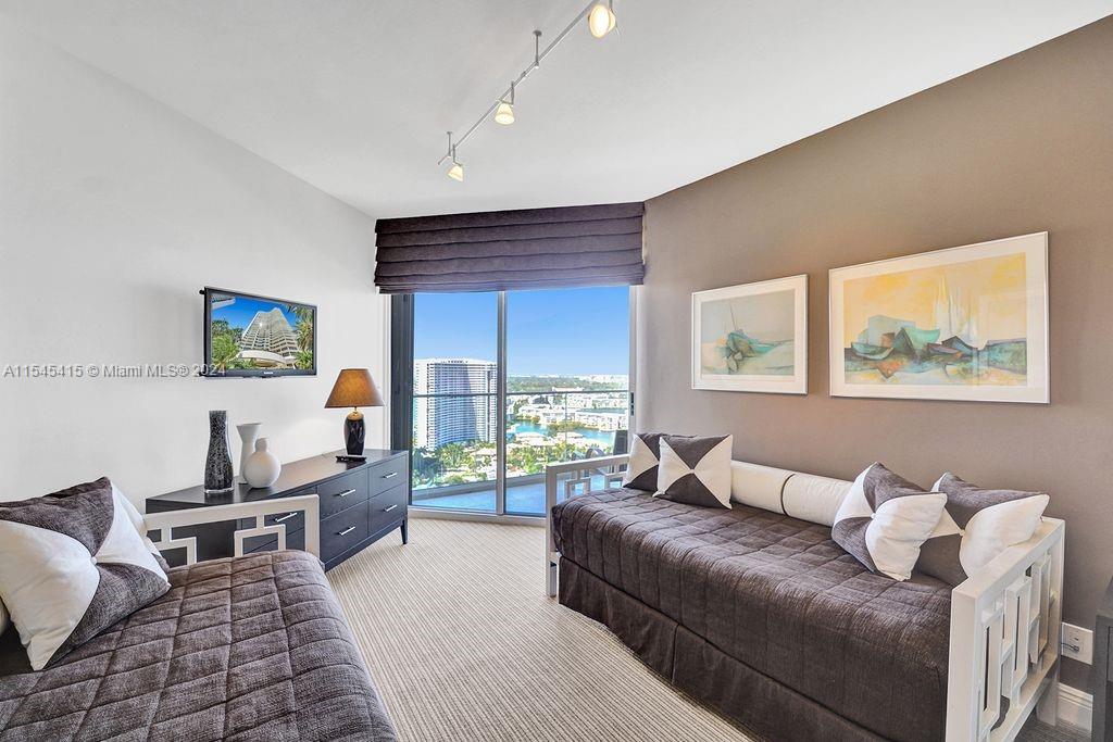 2800 ISL BLVD WILLIAMS IS - Residential