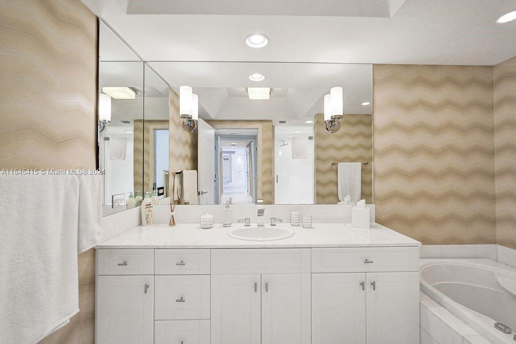 2800 ISL BLVD WILLIAMS IS - Residential