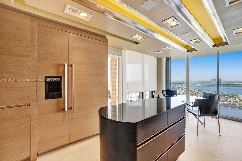 2800 ISL BLVD WILLIAMS IS - Residential