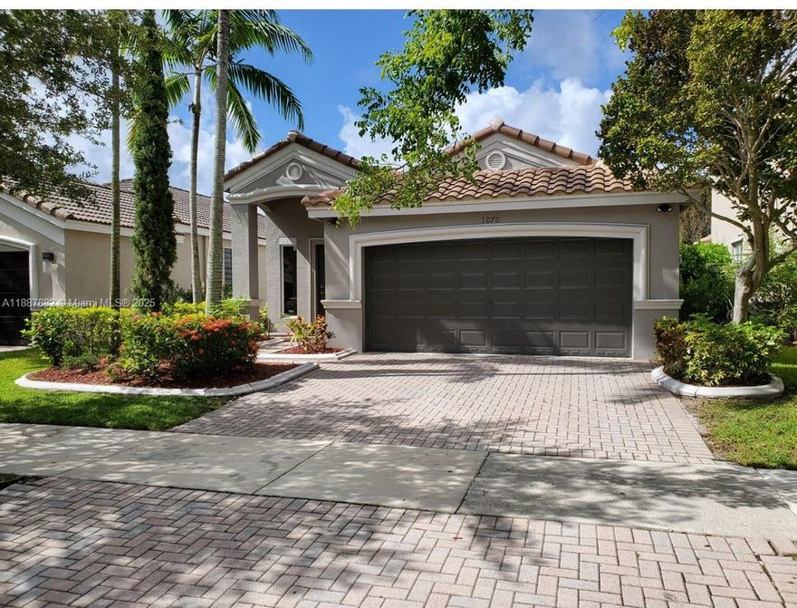 ISLES AT WESTON. This spacious and bright 4-bedroom, 3-bath home is located in a quiet cul-de-sac and features a desirable 3-way split floor plan with an open layout—perfect for comfortable family living. The community offers internet, cable, alarm system, 24/7 security guard, and access to a full-featured clubhouse. Available for move-in on November 15.