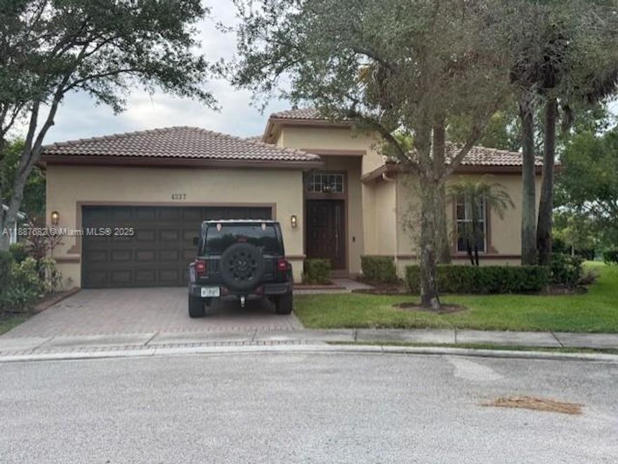 ISLES AT WESTON. This spacious and bright 4-bedroom, 3-bath home is located in a quiet cul-de-sac and features a desirable 3-way split floor plan with an open layout—perfect for comfortable family living. The community offers internet, cable, alarm system, 24/7 security guard, and access to a full-featured clubhouse. Available for move-in on November 15.