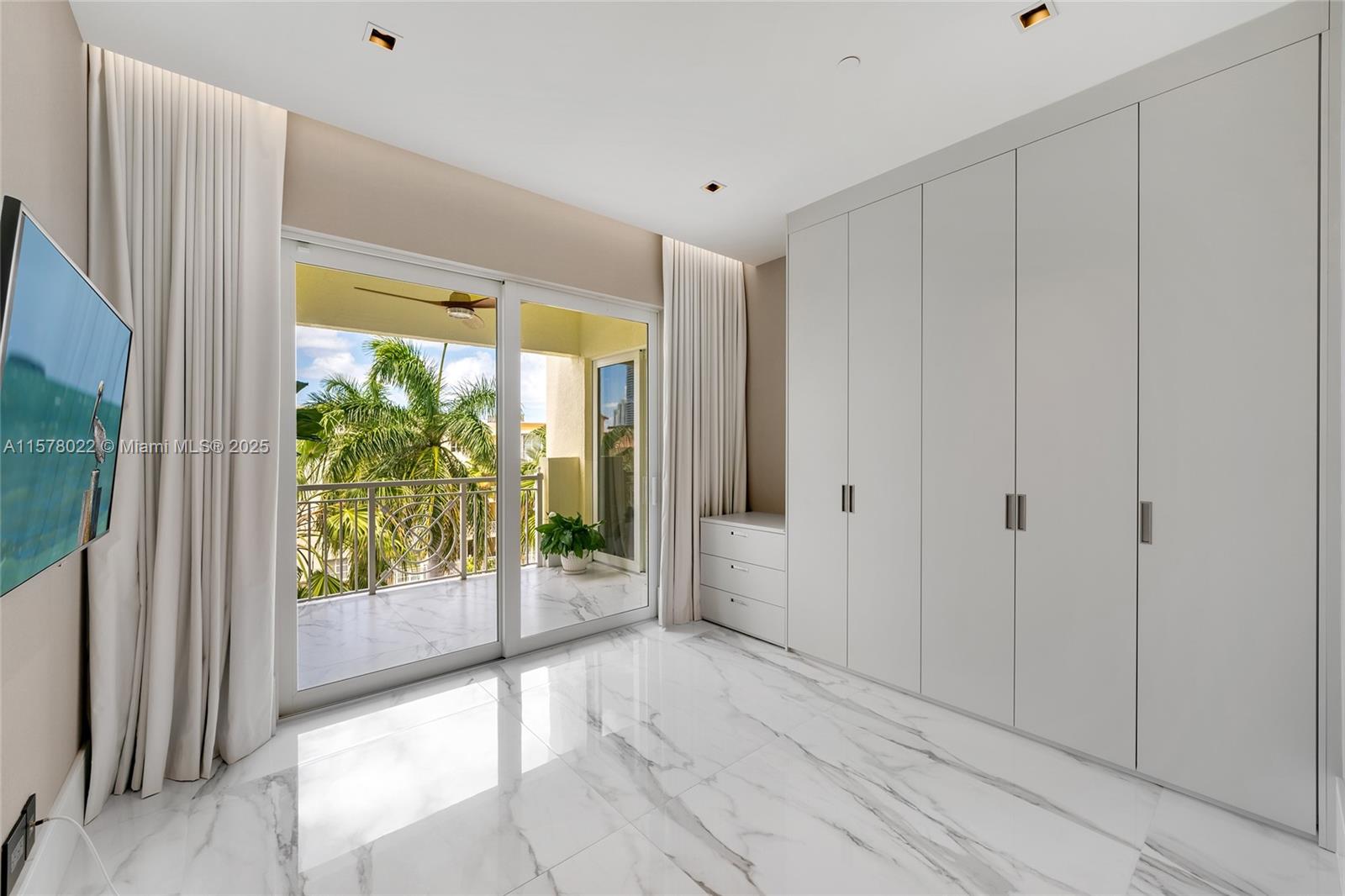 THE COURTS AT SOUTH BEACH - Residential