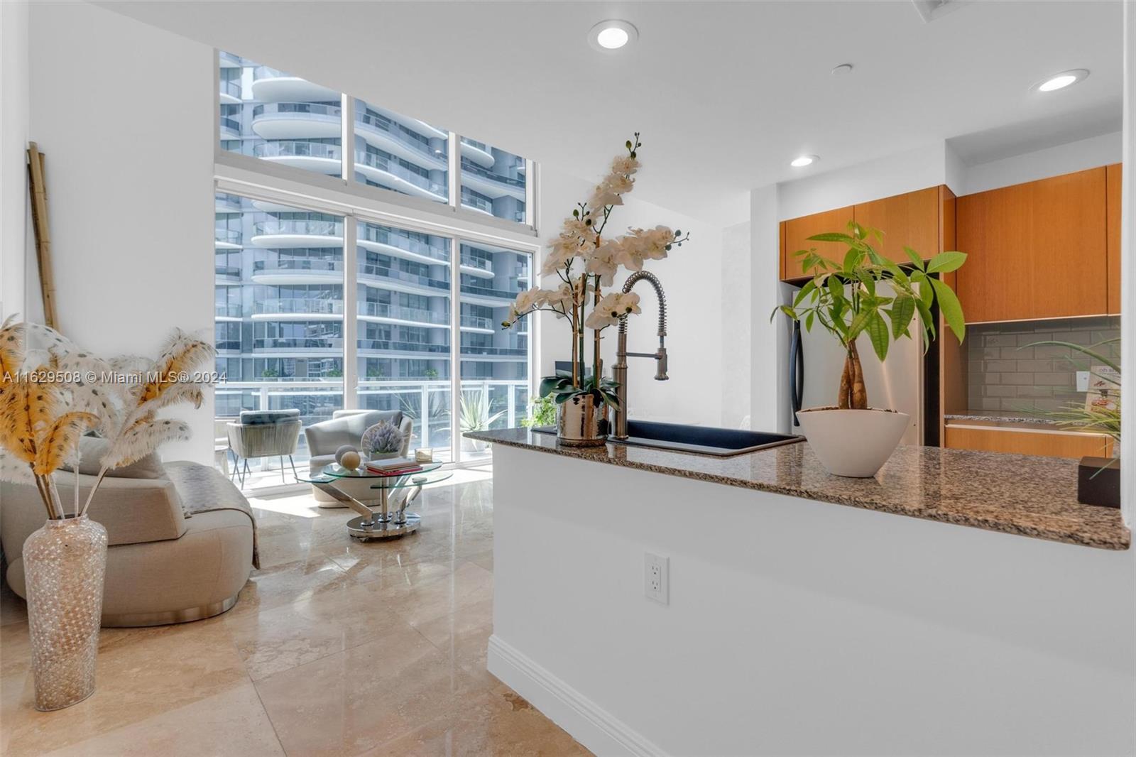 1050 Brickell Ave 2416, Miami, Broward County, Florida - 1 Bedrooms  
2 Bathrooms - 