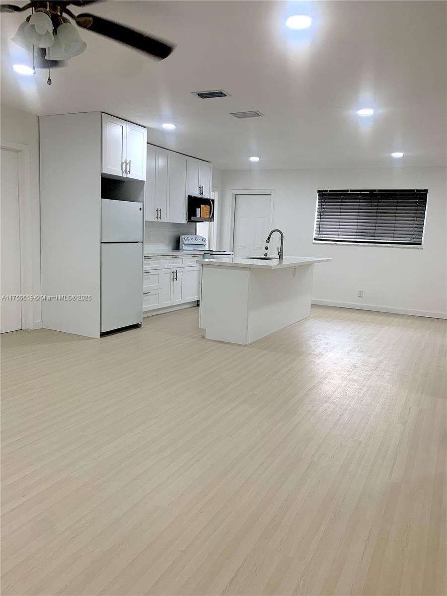 Rental Property at 512 Sw 2nd Ave 2, Hallandale Beach, Broward County, Florida - Bedrooms: 3 
Bathrooms: 3  - $2,800 MO.