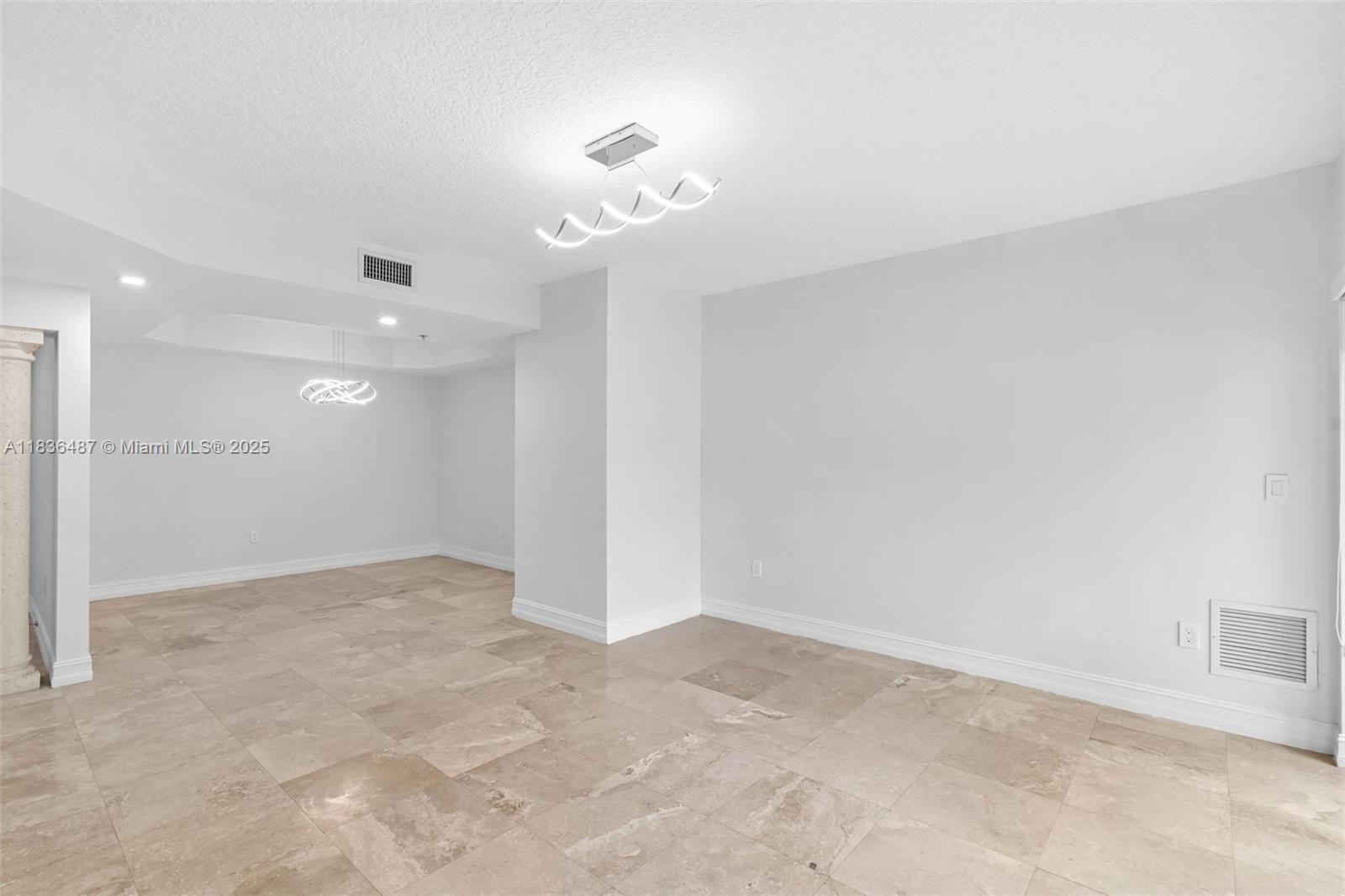 101 Sidonia Ave 201