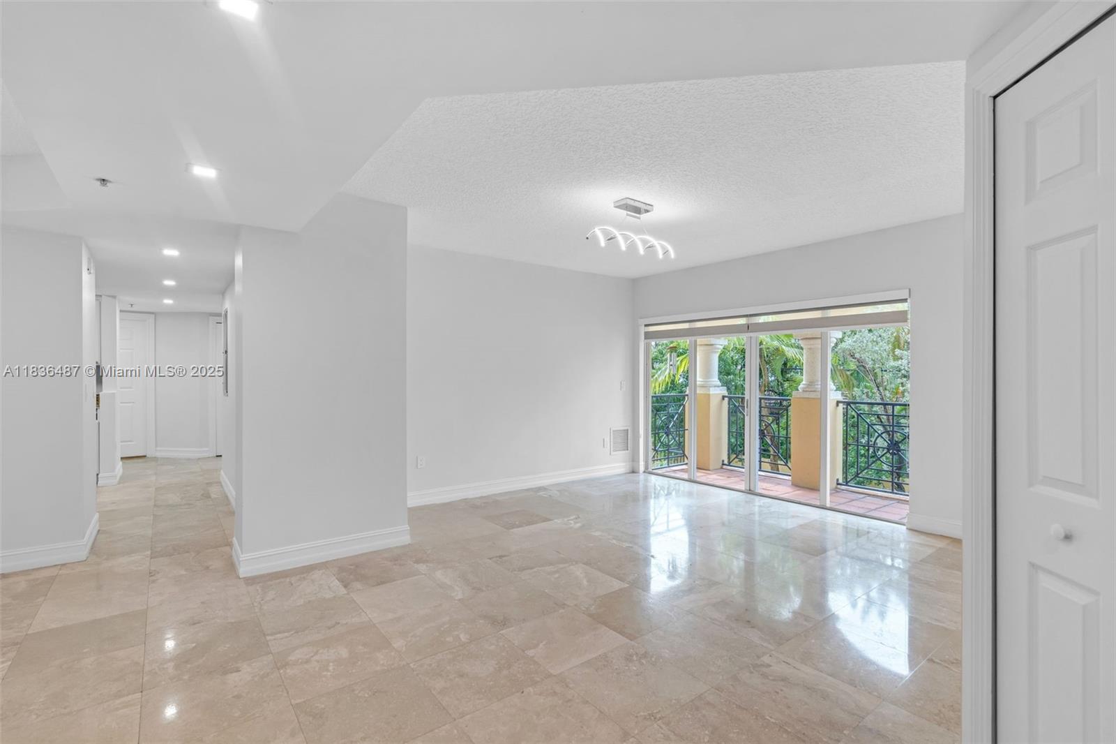 101 Sidonia Ave 201