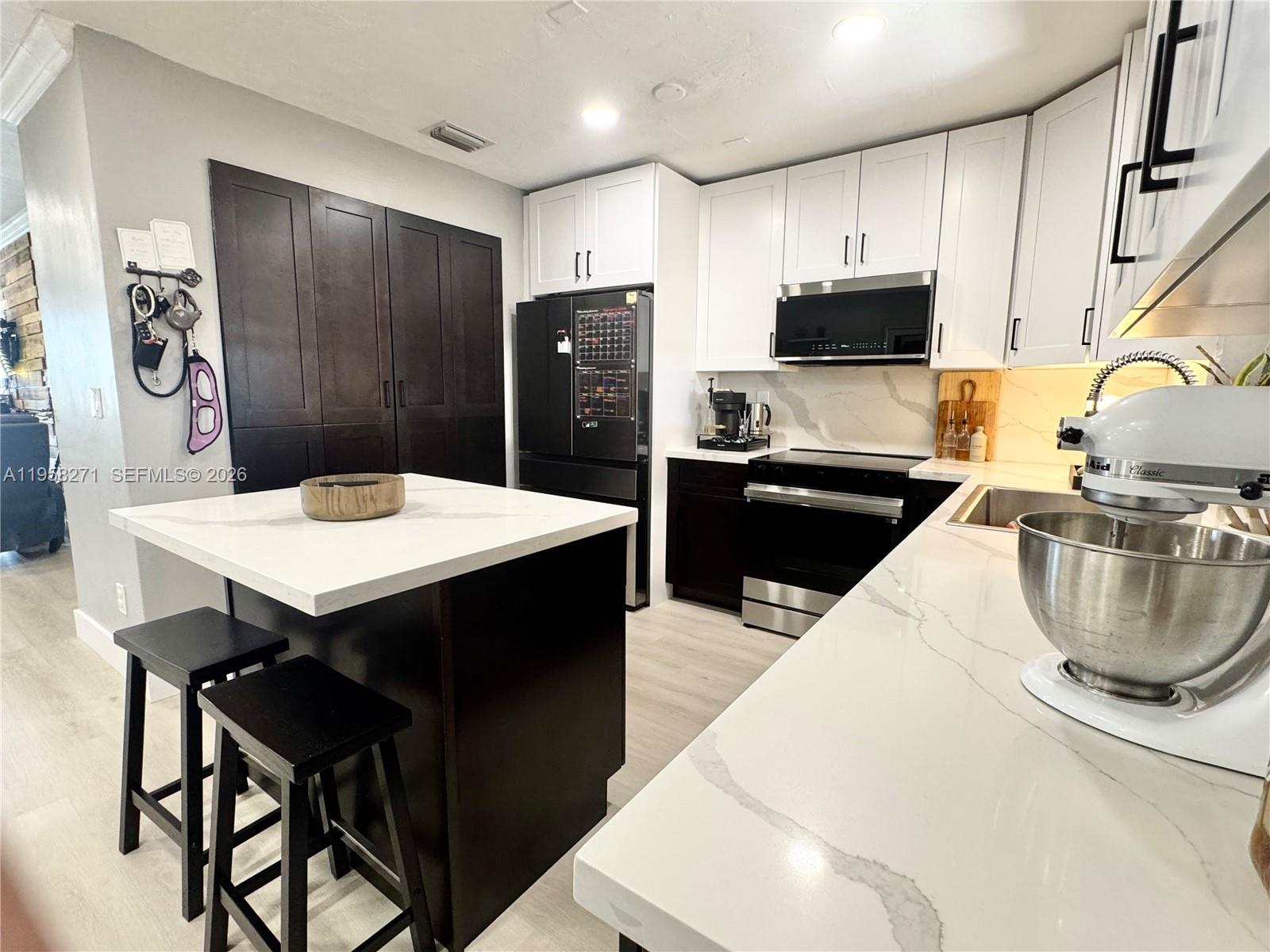 RICHMOND TOWNHOUSE - Residential Lease