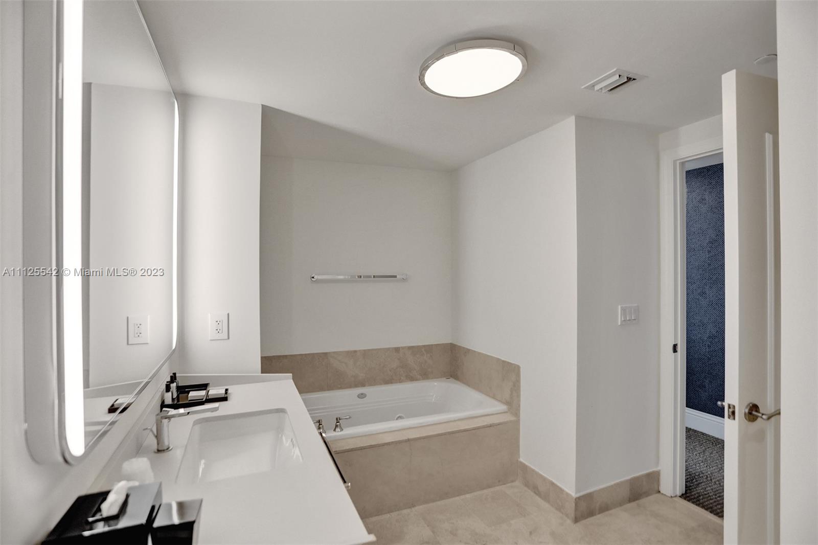 FONTAINEBLEAU II/TRESOR - Residential