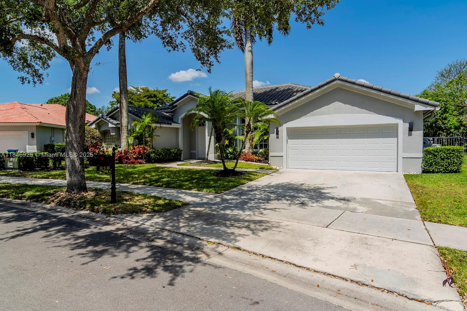 218 Egret Court, Weston, FL, 33327/$1,440,000 3 218 Egret Court