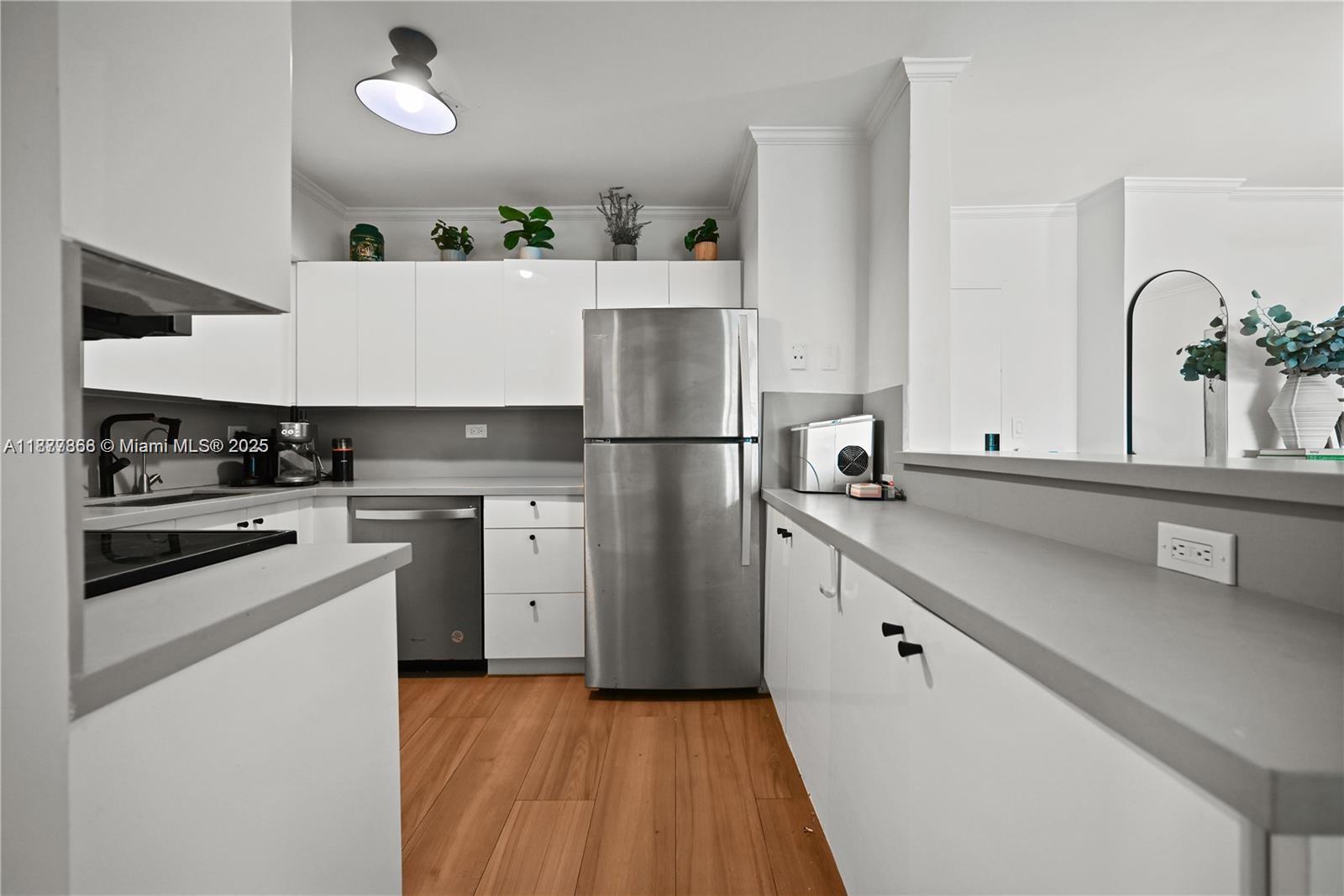 FLAMINGO SOUTH BEACH I CO - Residential