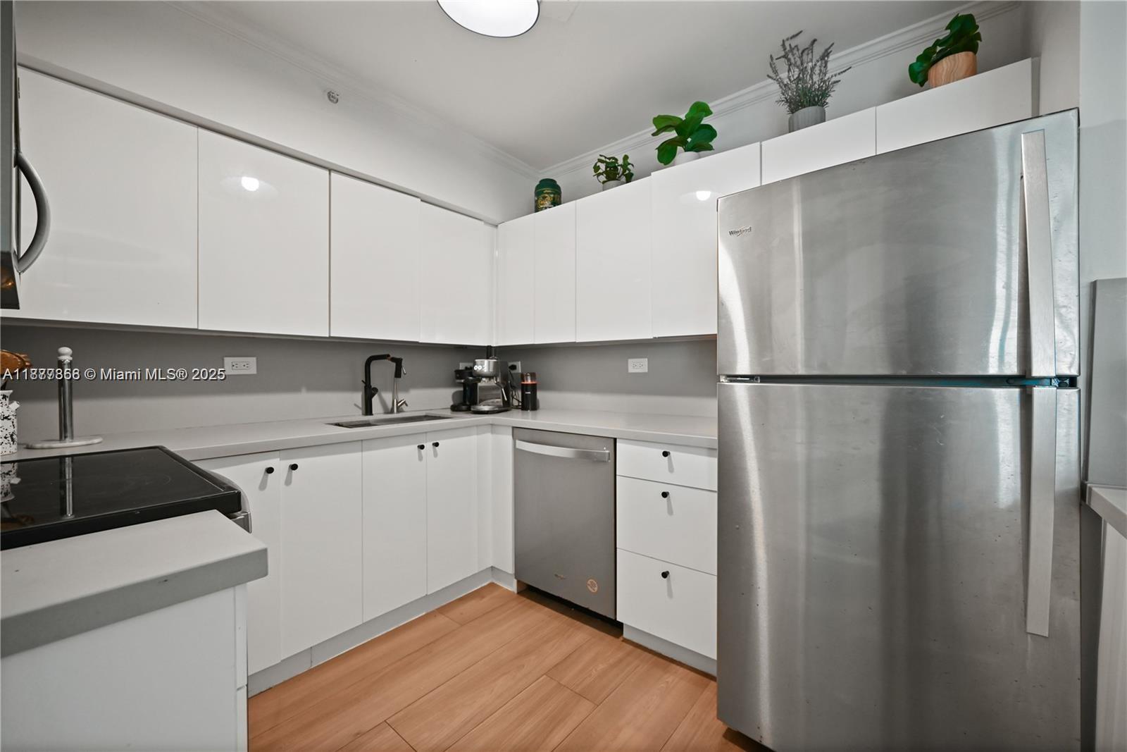 FLAMINGO SOUTH BEACH I CO - Residential