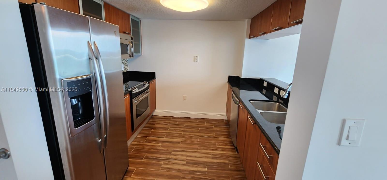 1800 N Bayshore Dr 3808