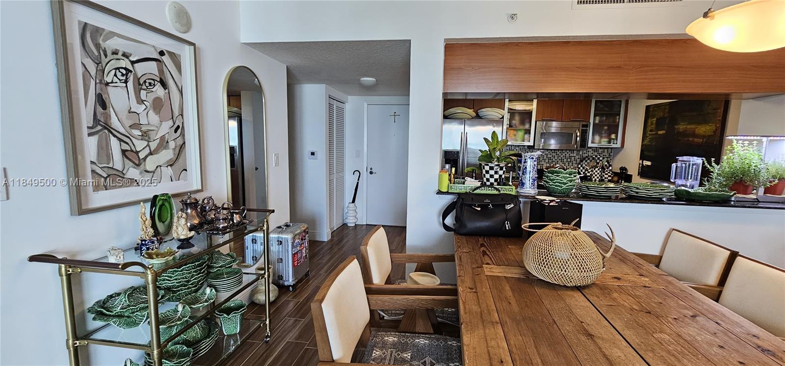 1800 CLUB CONDO - Residential