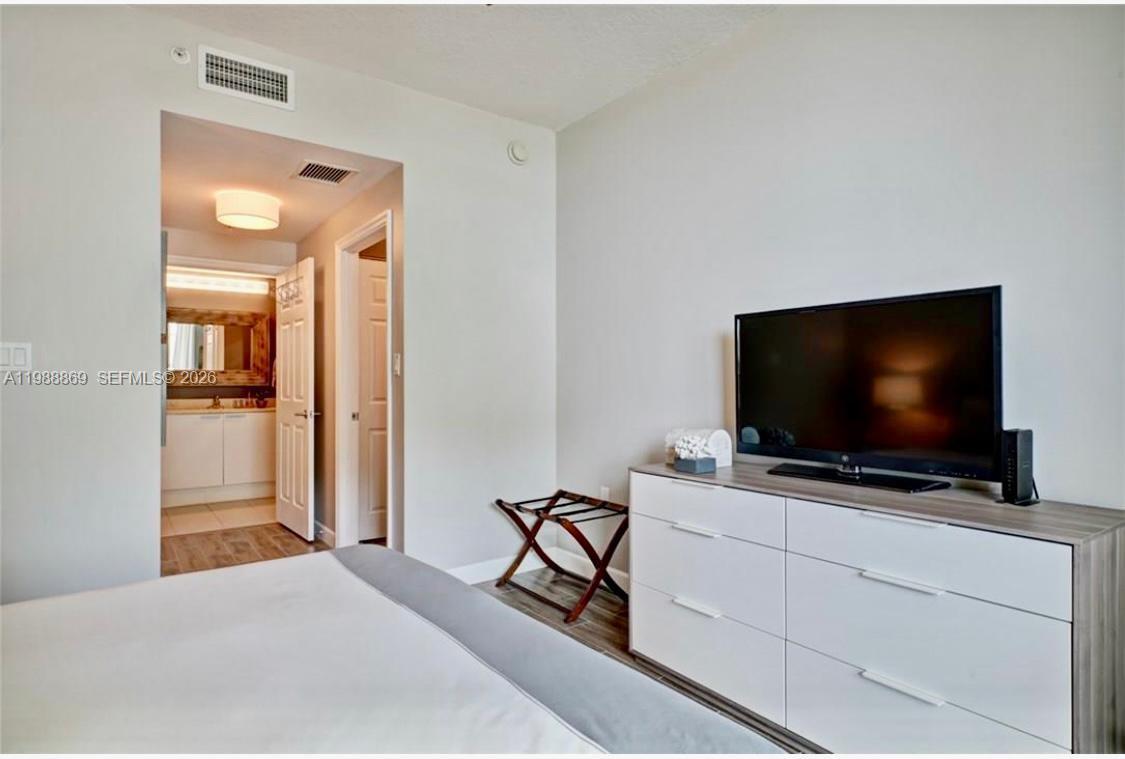HOLLYWOOD STATION RES CON - Residential Lease