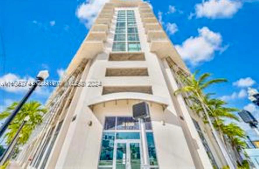 HOLLYWOOD STATION RES CON - Residential Lease