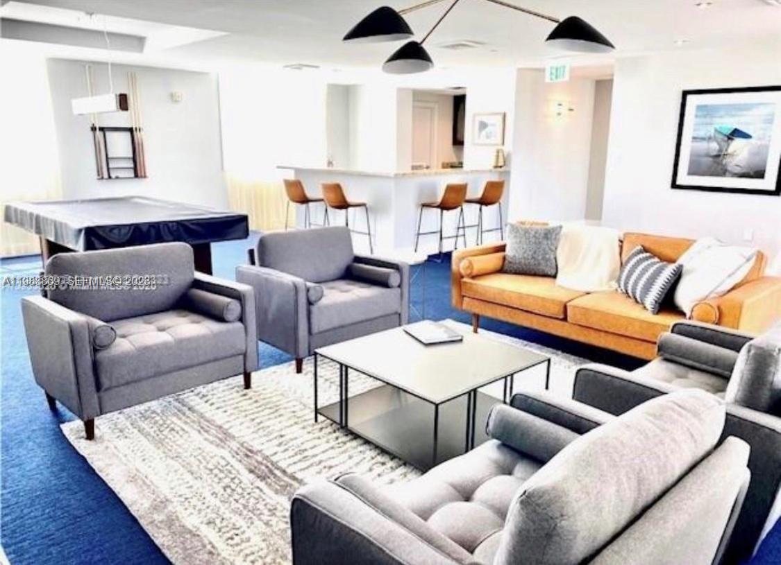 HOLLYWOOD STATION RES CON - Residential Lease