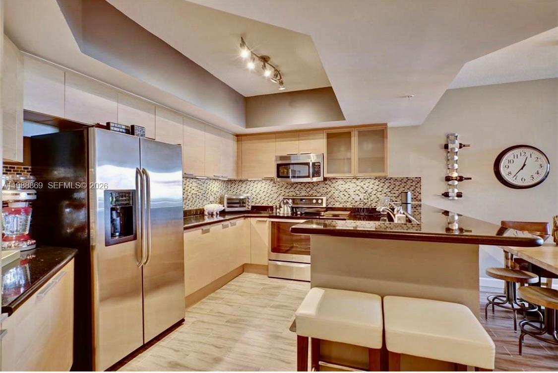 HOLLYWOOD STATION RES CON - Residential Lease