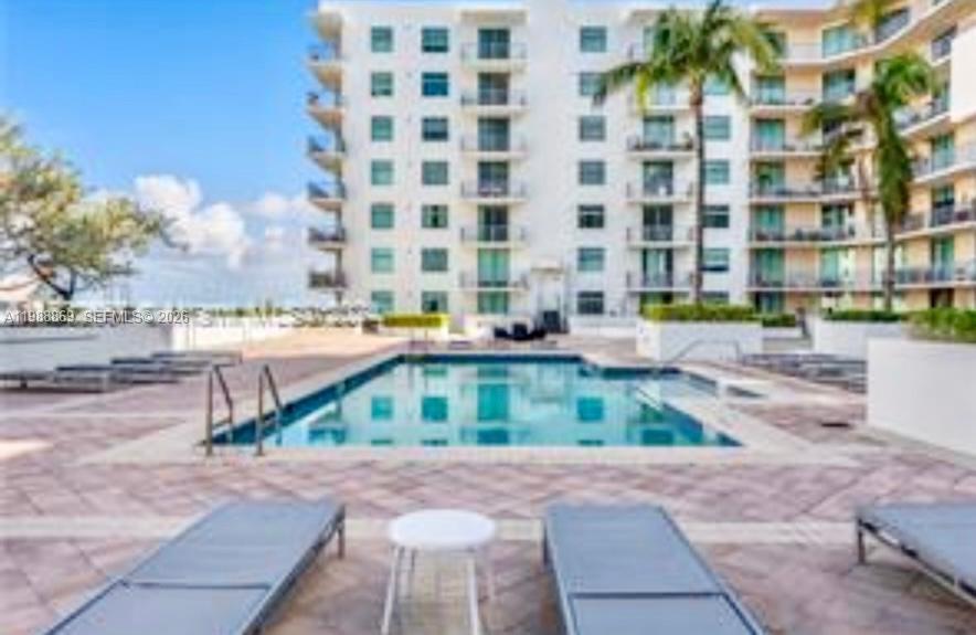 HOLLYWOOD STATION RES CON - Residential Lease