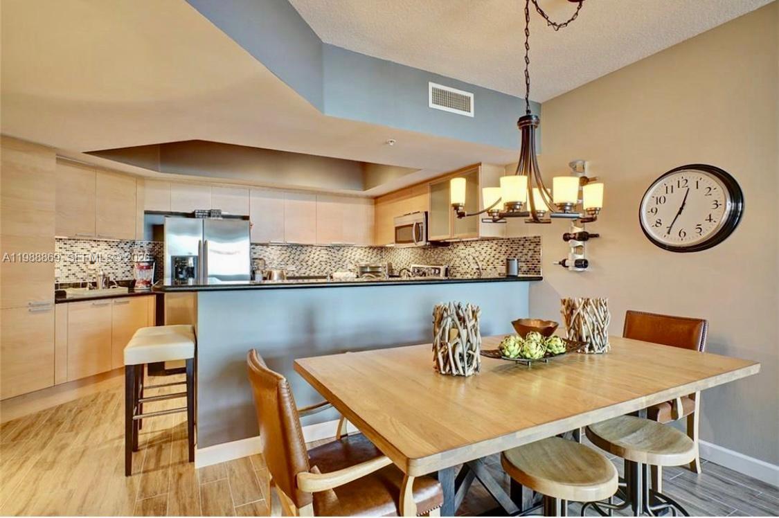 HOLLYWOOD STATION RES CON - Residential Lease