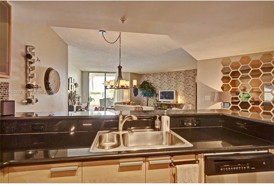 HOLLYWOOD STATION RES CON - Residential Lease