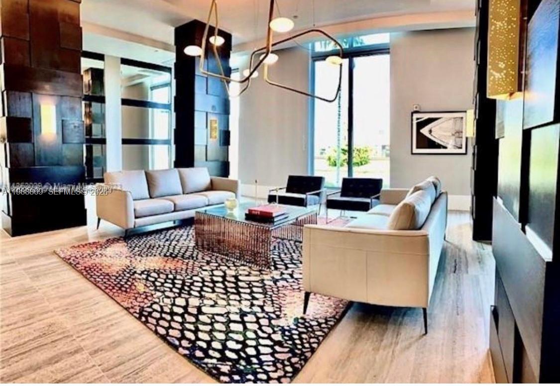 HOLLYWOOD STATION RES CON - Residential Lease