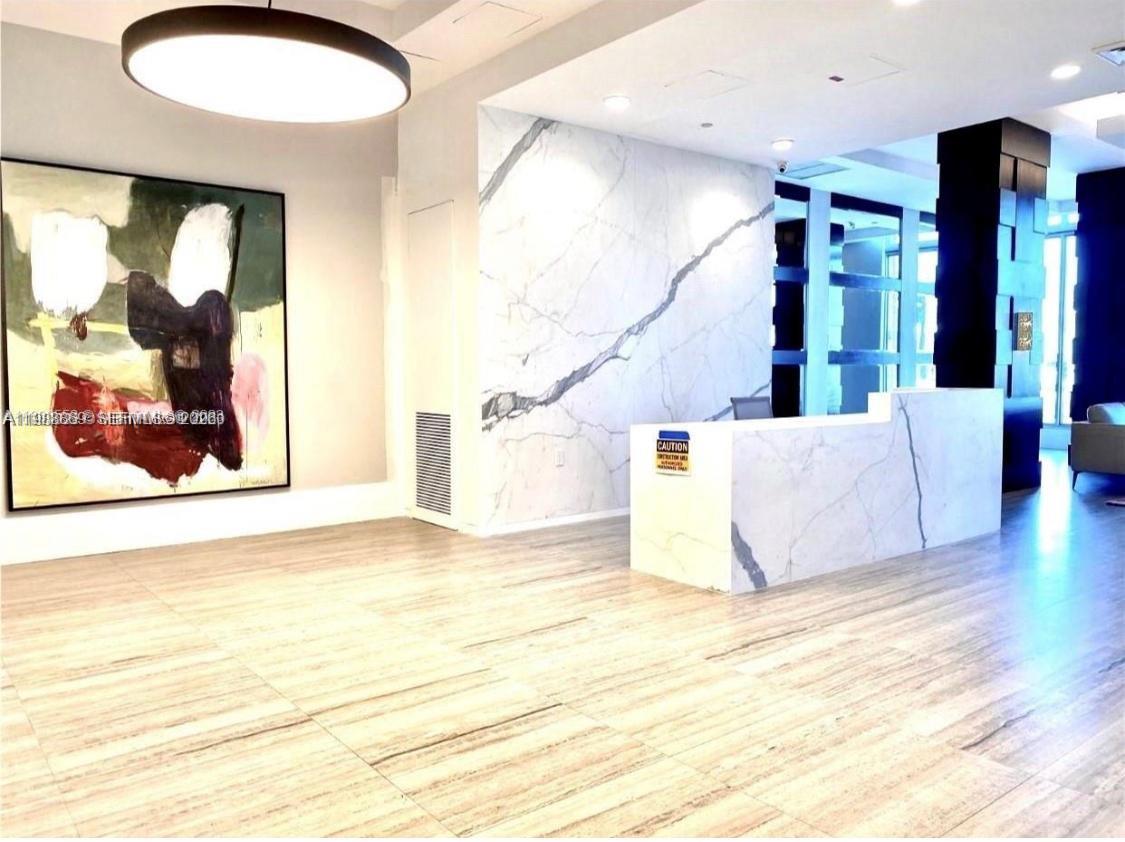 HOLLYWOOD STATION RES CON - Residential Lease