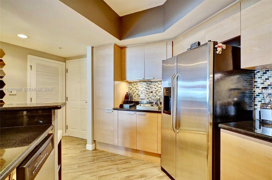 HOLLYWOOD STATION RES CON - Residential Lease
