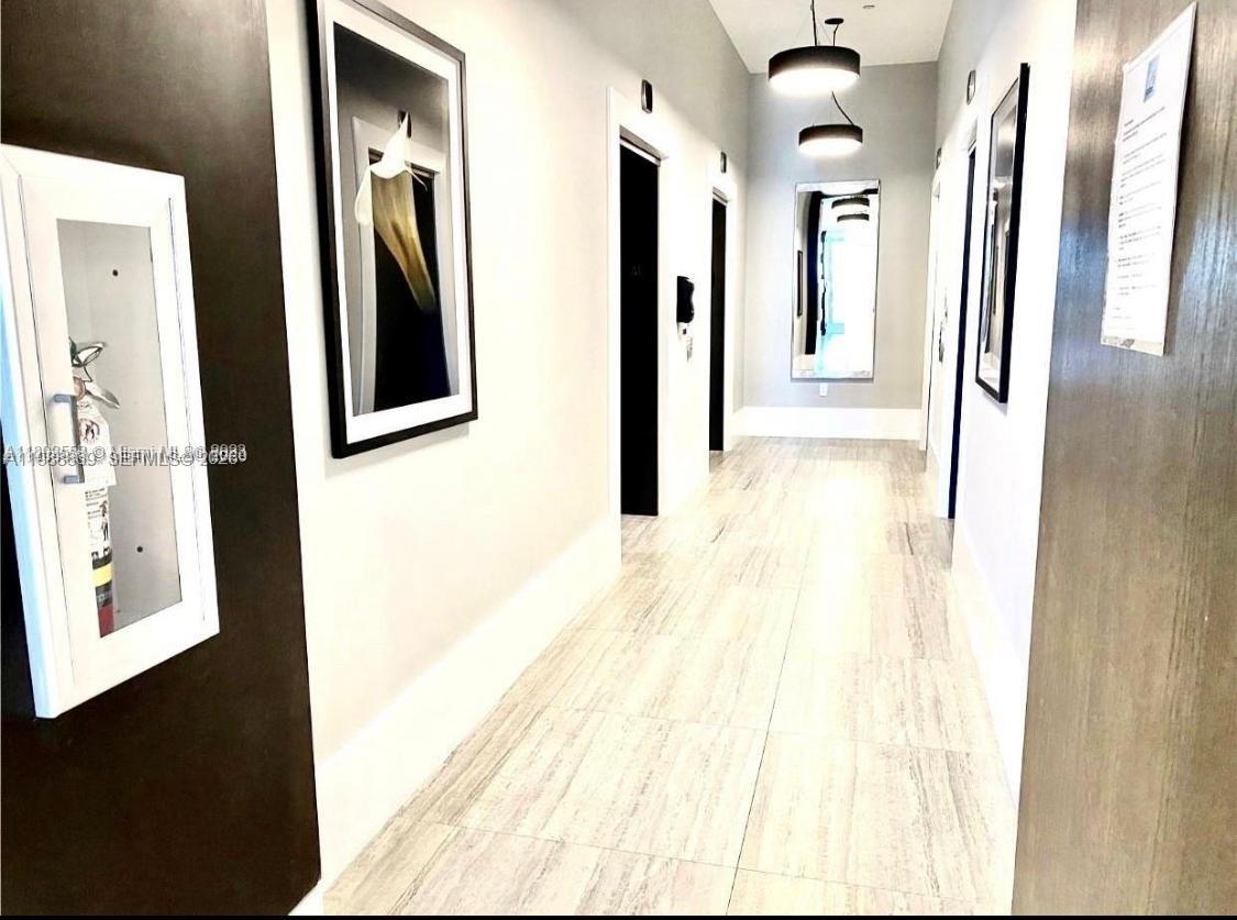 HOLLYWOOD STATION RES CON - Residential Lease