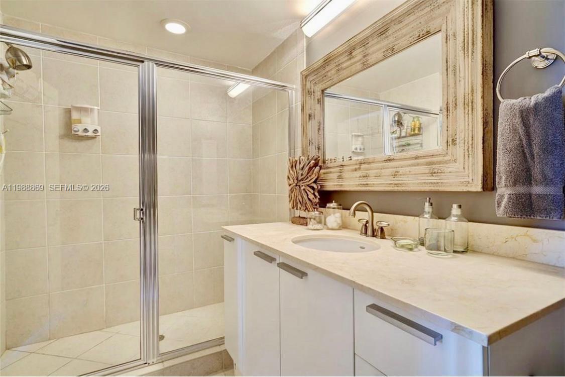 HOLLYWOOD STATION RES CON - Residential Lease