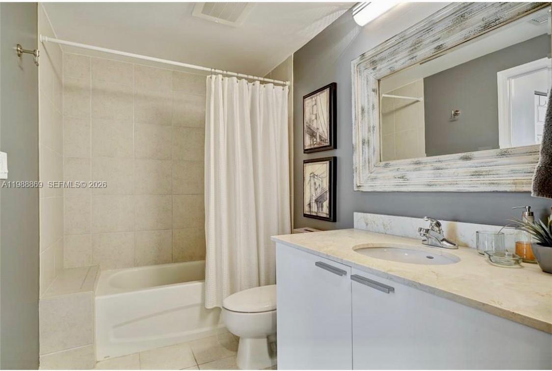 HOLLYWOOD STATION RES CON - Residential Lease