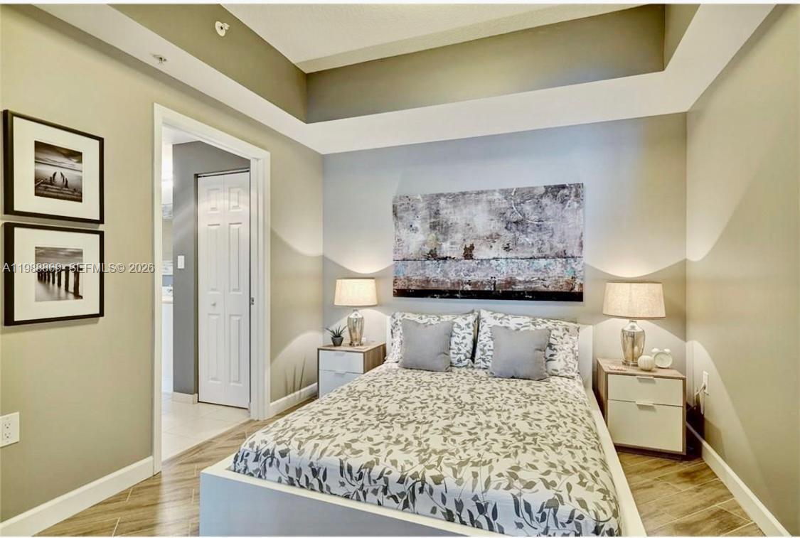 HOLLYWOOD STATION RES CON - Residential Lease