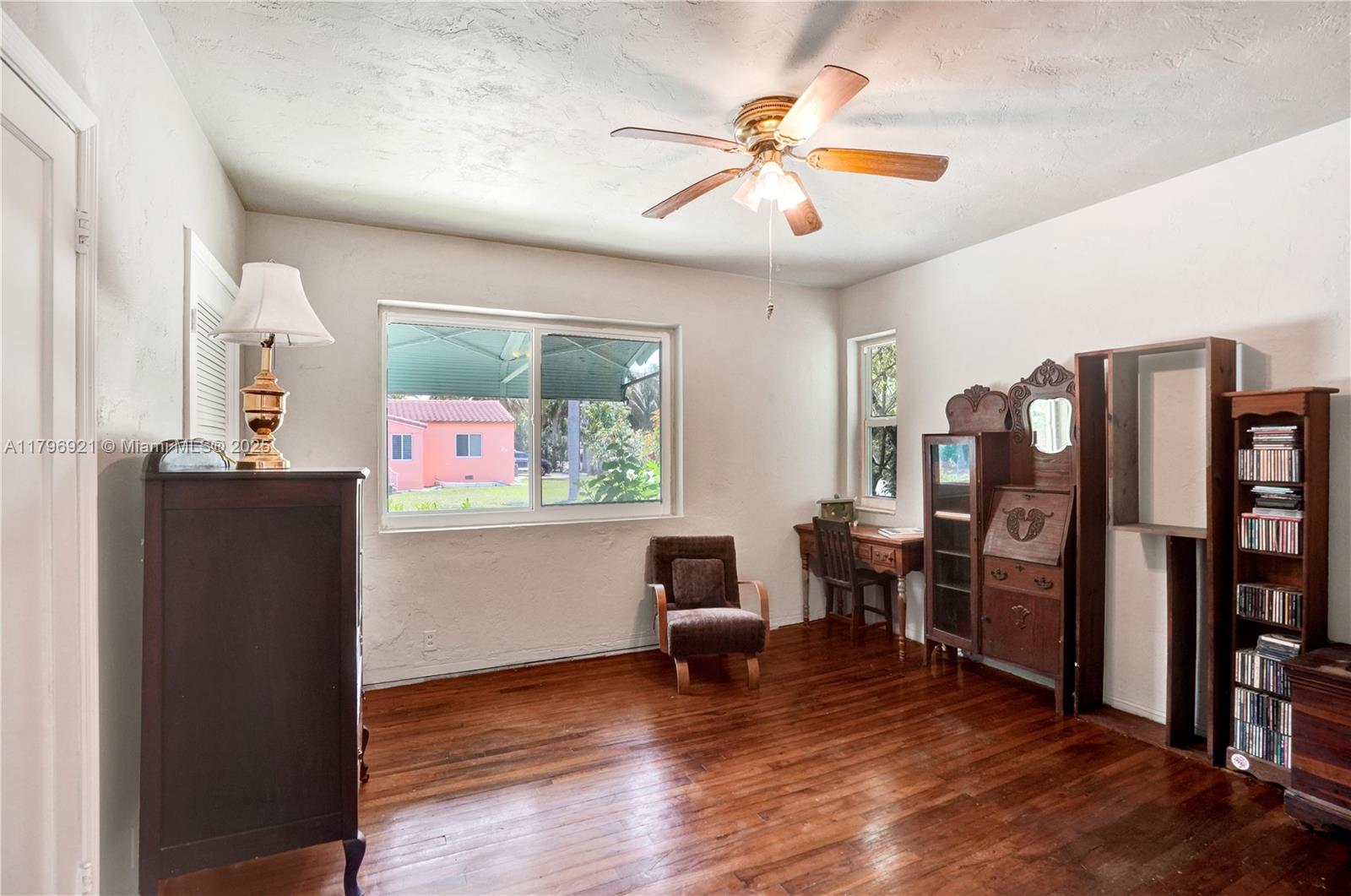 HOLLYWOOD - Residential