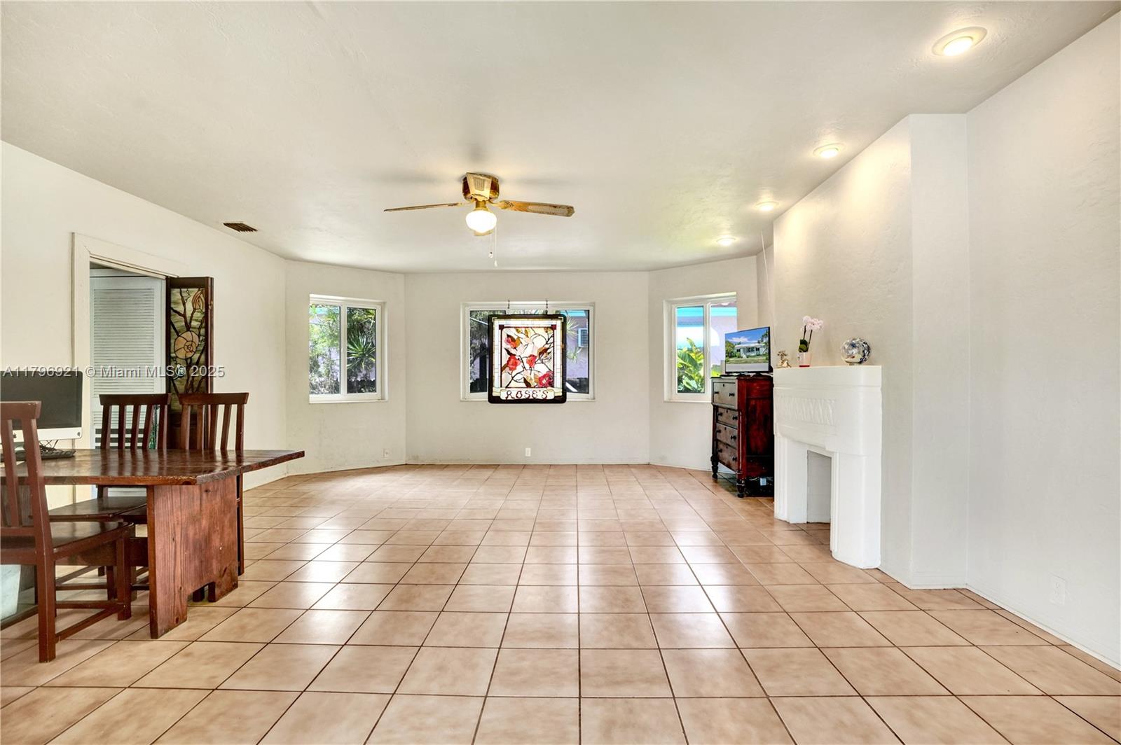 326 S 14th Ave