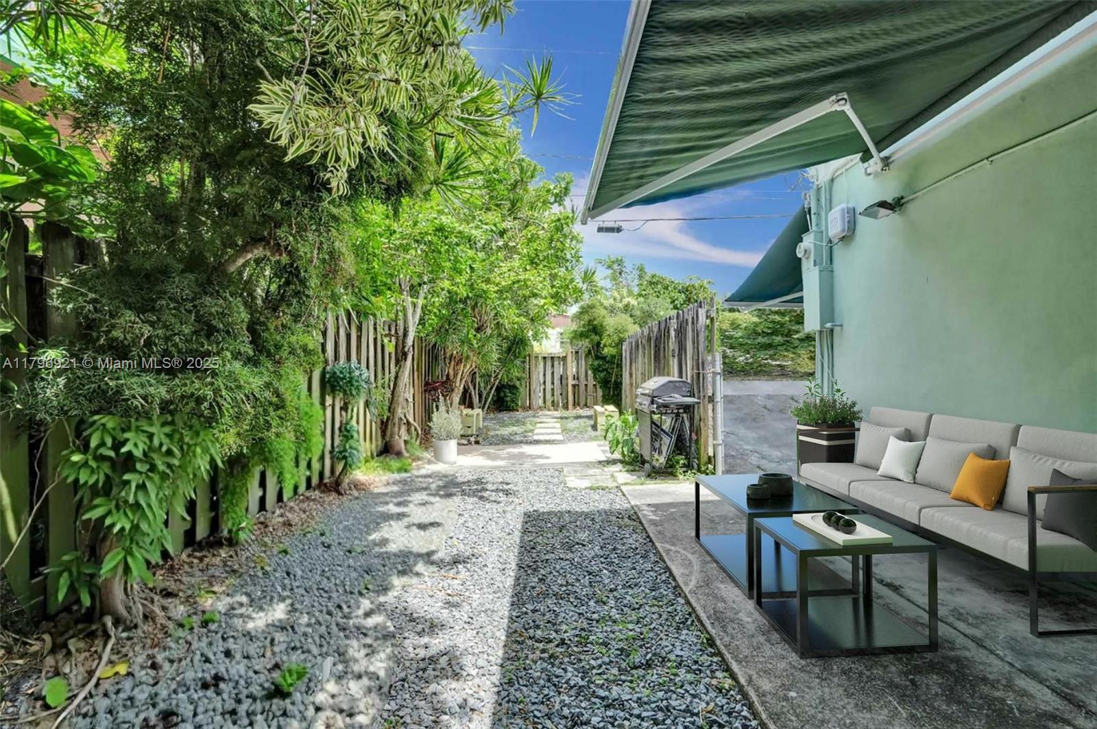 HOLLYWOOD - Residential