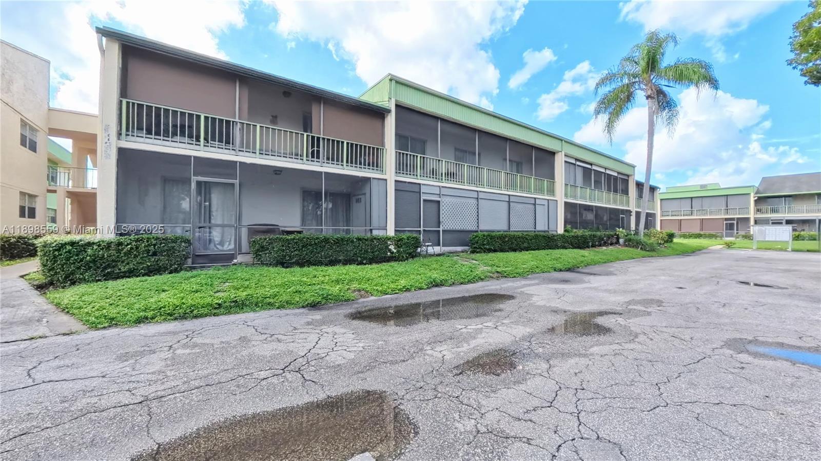 RAMBLEWOOD EAST CONDO - Residential