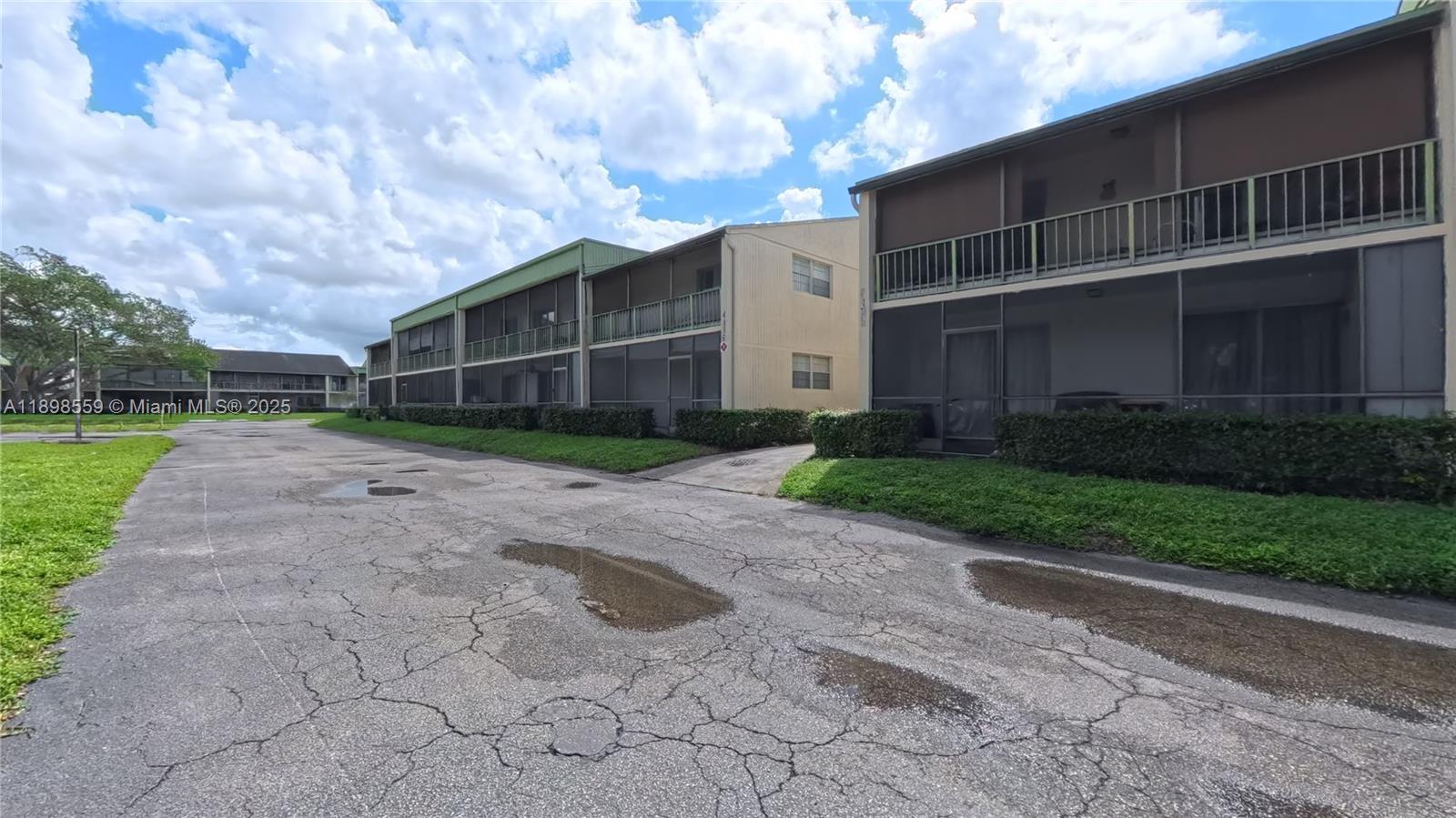 RAMBLEWOOD EAST CONDO - Residential