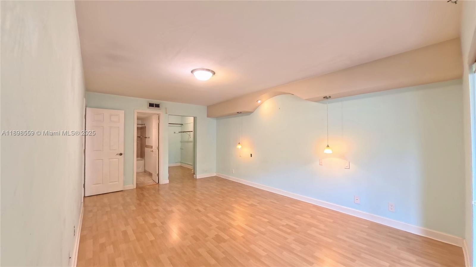 RAMBLEWOOD EAST CONDO - Residential