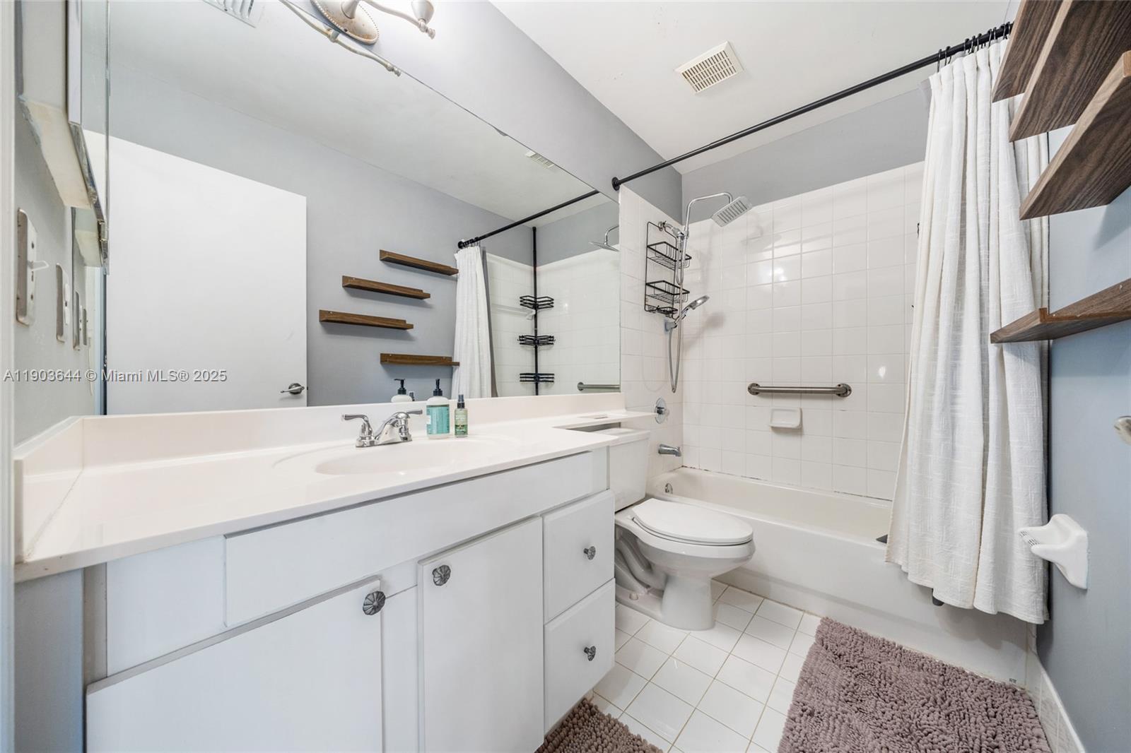 PEMBROKE SHORES - Residential