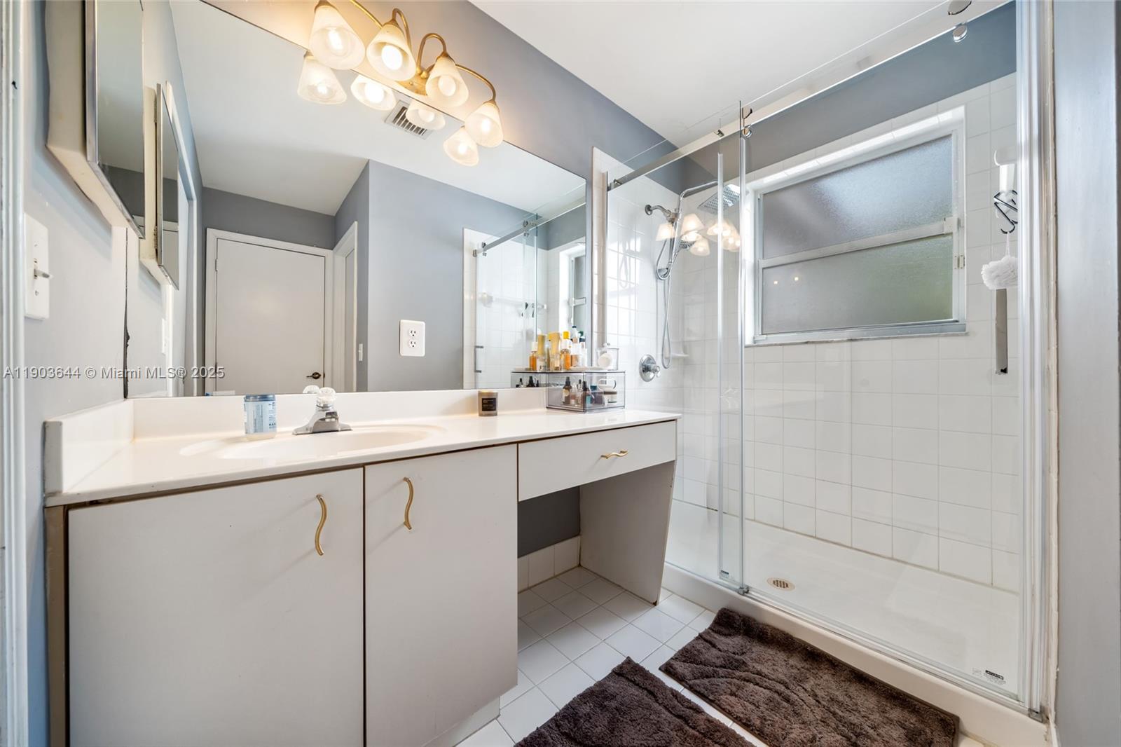 PEMBROKE SHORES - Residential