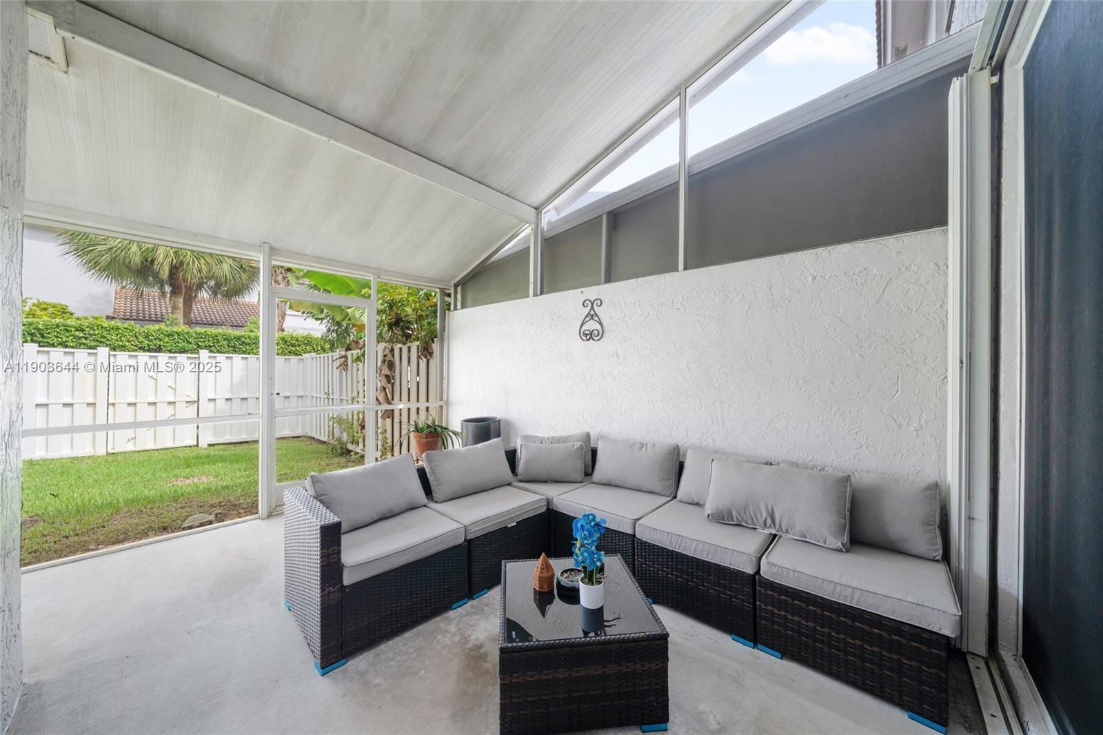 PEMBROKE SHORES - Residential