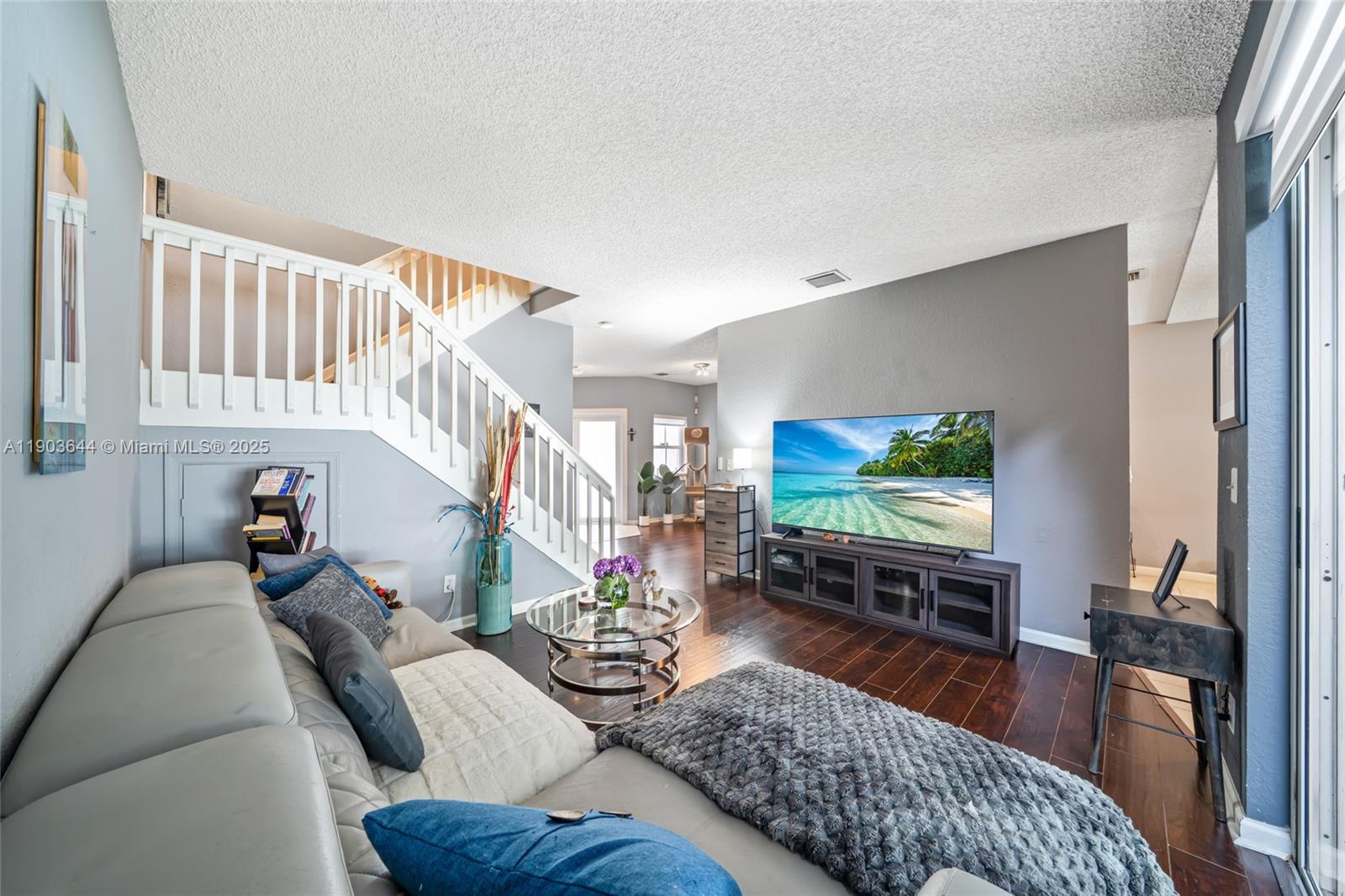 PEMBROKE SHORES - Residential