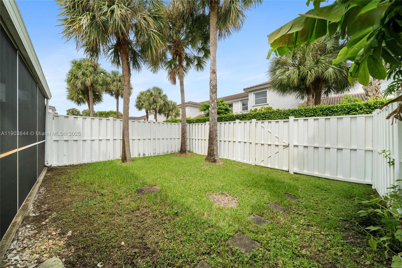 PEMBROKE SHORES - Residential