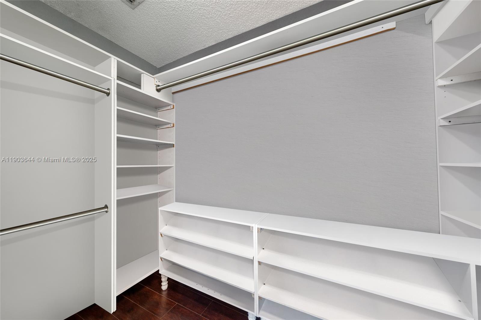 PEMBROKE SHORES - Residential