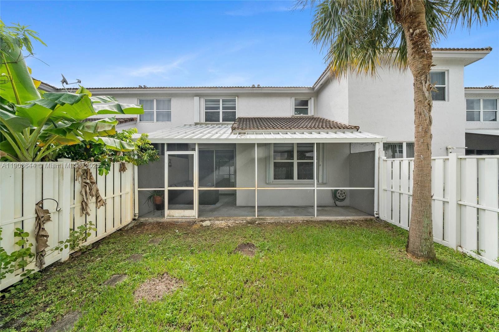 PEMBROKE SHORES - Residential