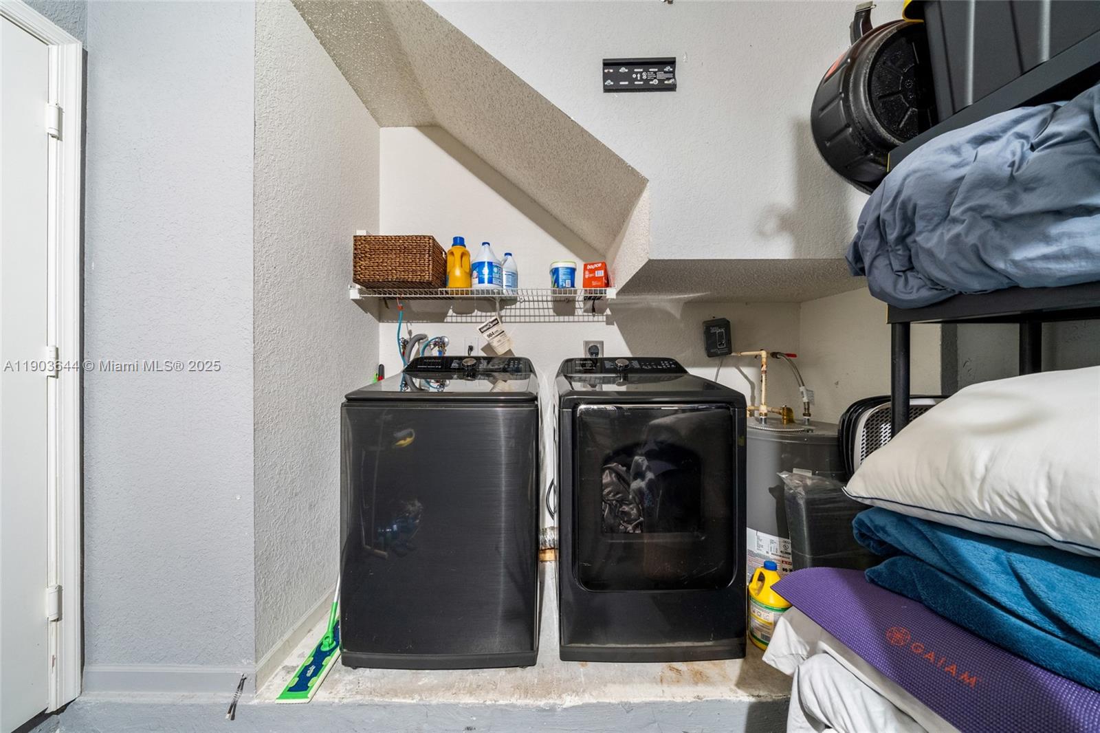 PEMBROKE SHORES - Residential