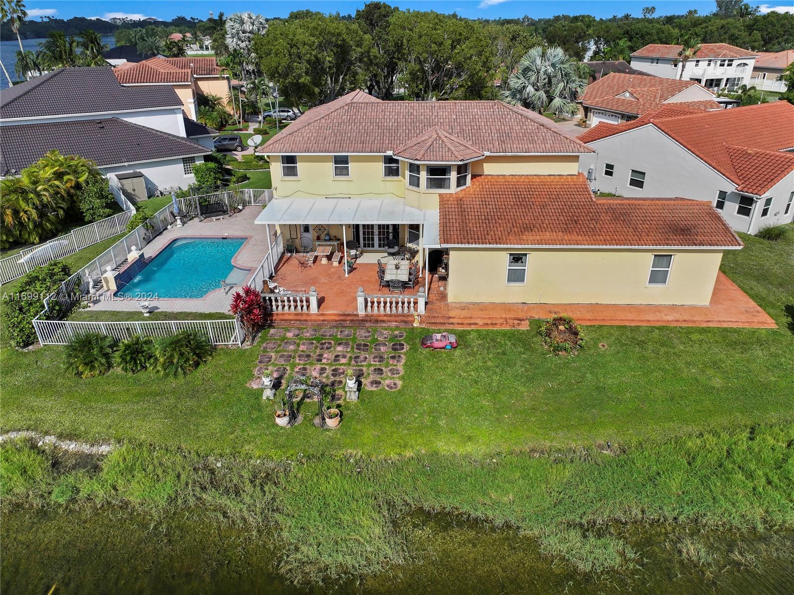 REPLAT OF COUNTRY LAKES - Residential