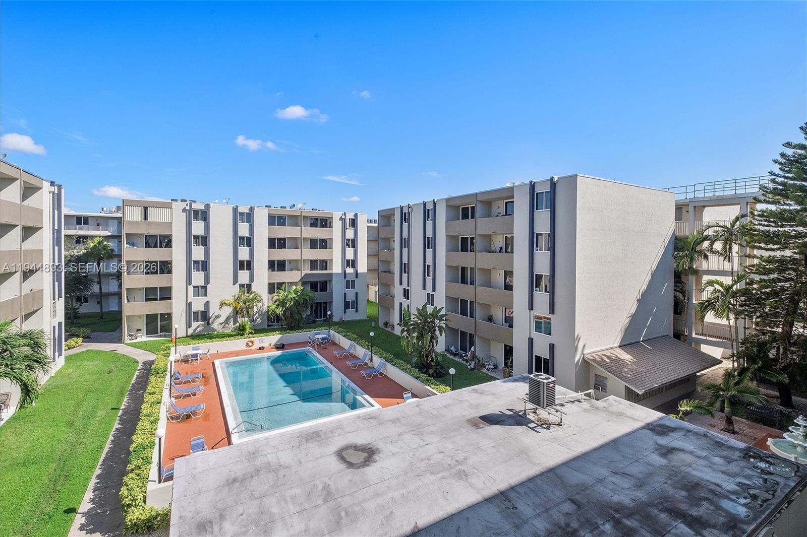 SAMARI LAKE EAST CONDO - Residential